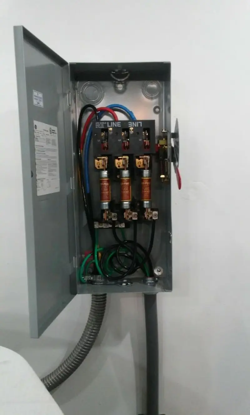 Three-phase disconnect switch installed for Smoke Detector Installation in Kingfisher